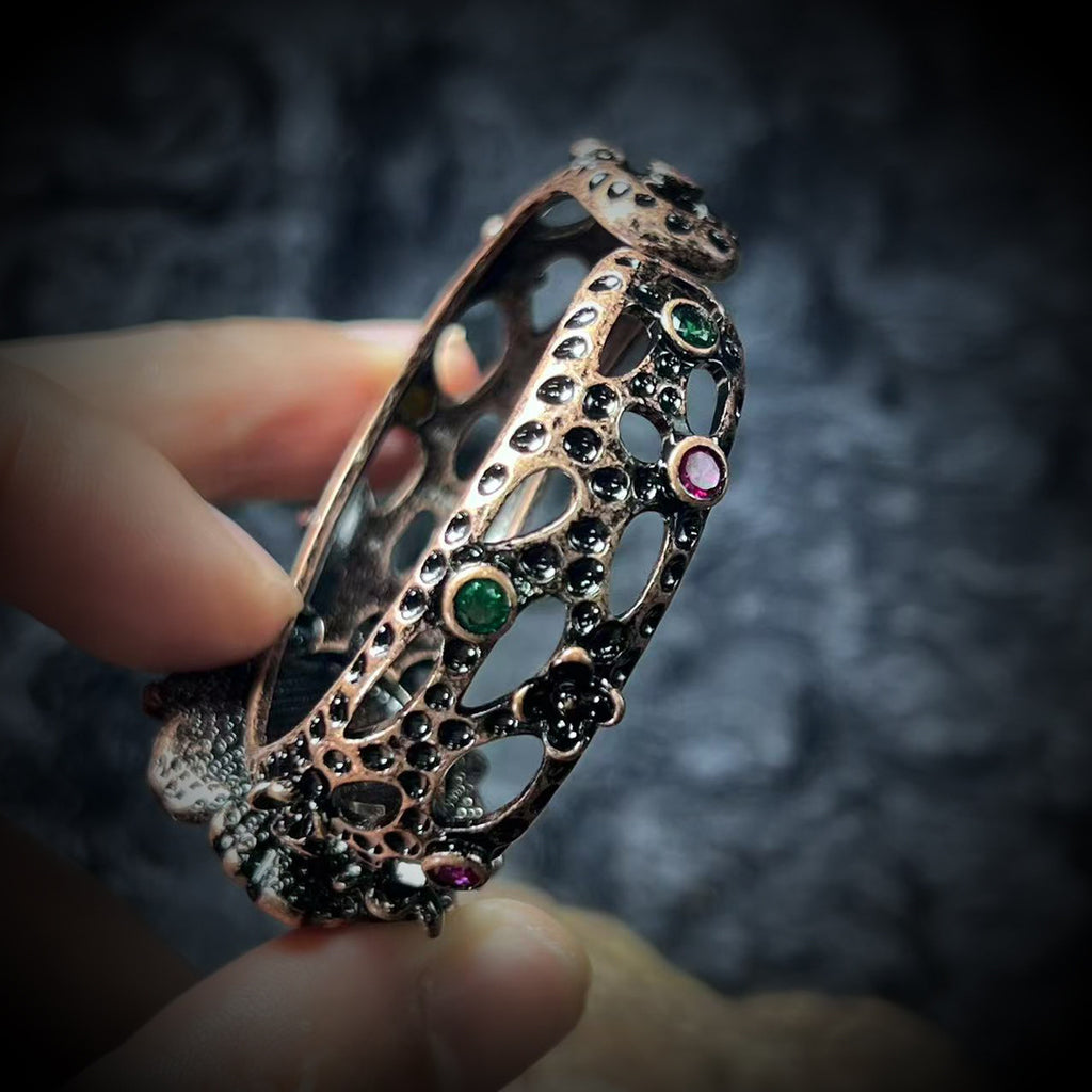 Vintage Bronze Open-End Adjustable Flower-Holder Bracelet For Women
