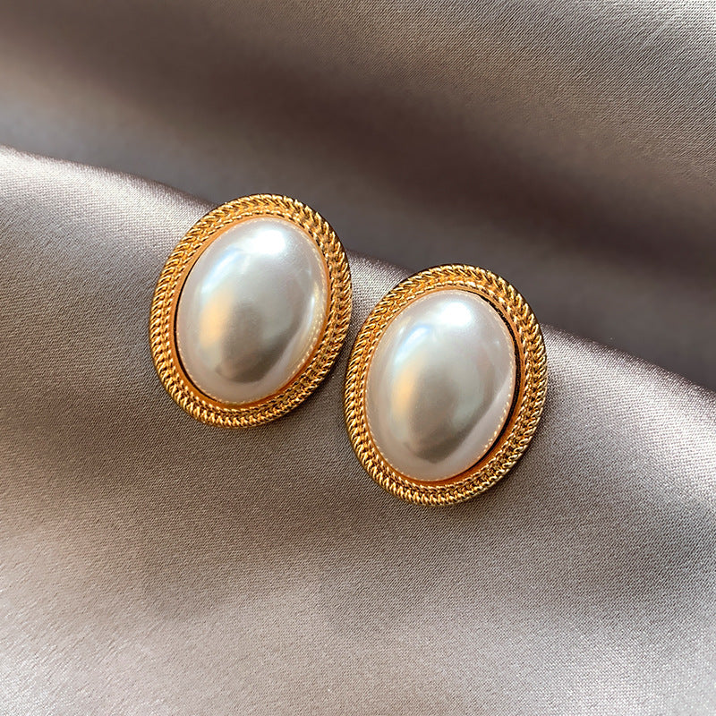 Special-interest Design High-grade Fashion Vintage Pearl Stud Earrings For Women