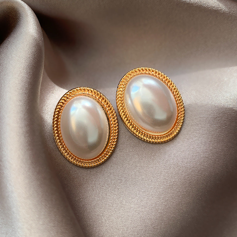 Special-interest Design High-grade Fashion Vintage Pearl Stud Earrings For Women