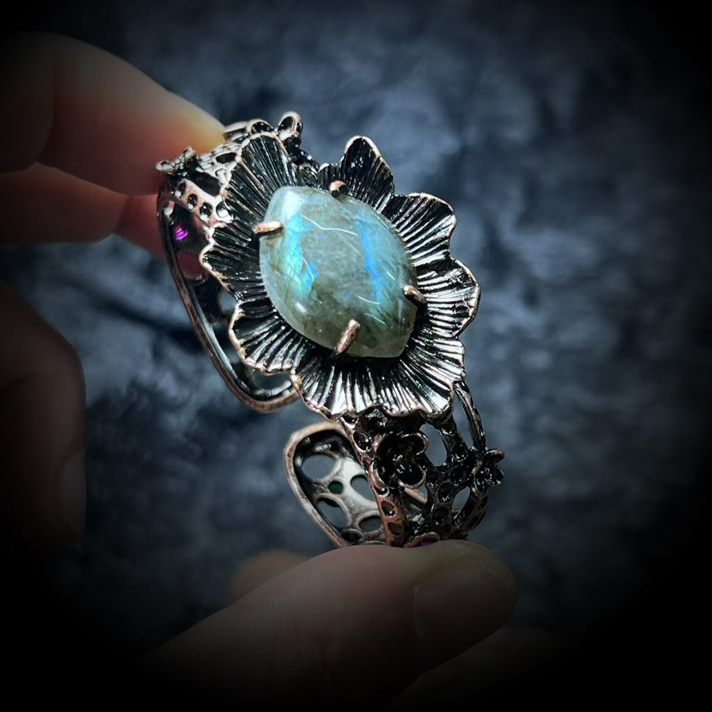 Vintage Bronze Open-End Adjustable Flower-Holder Bracelet For Women