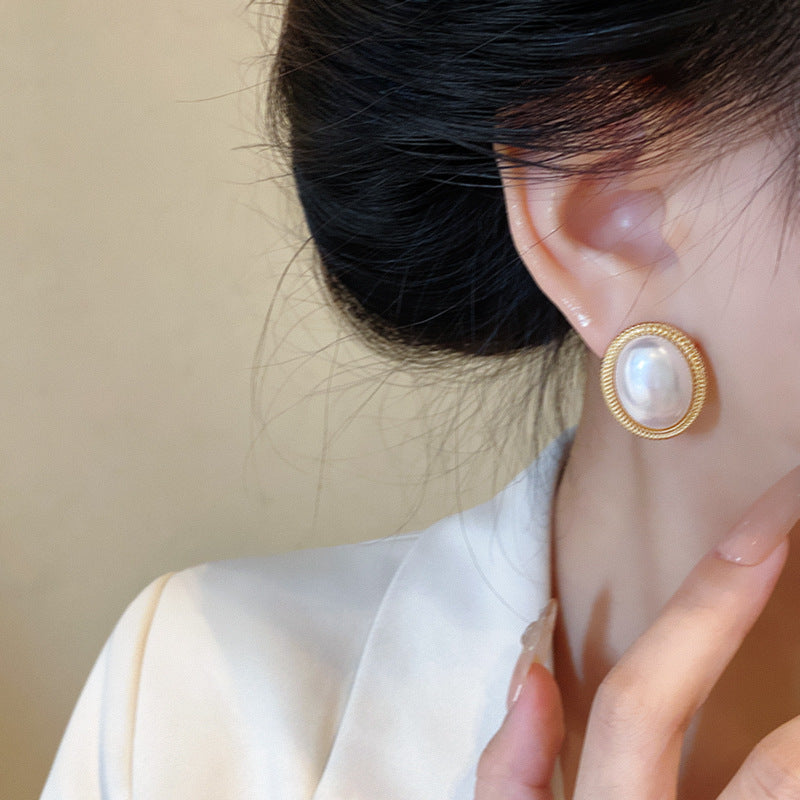 Special-interest Design High-grade Fashion Vintage Pearl Stud Earrings For Women